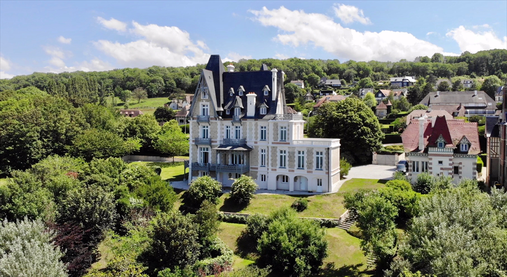 house 15 rooms for seasonal rent on BENERVILLE SUR MER (14910) Rental House Benerville Sur Mer (14910) 700 m²