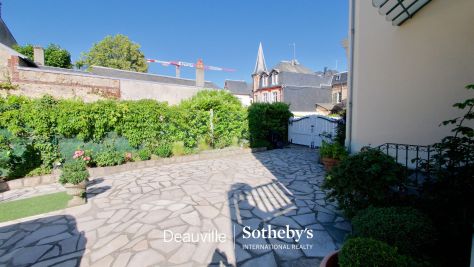 maison de ville 8 Pièces en vente sur DEAUVILLE (14800) Vente Maison de ville Deauville 8 Pièces 198 m²