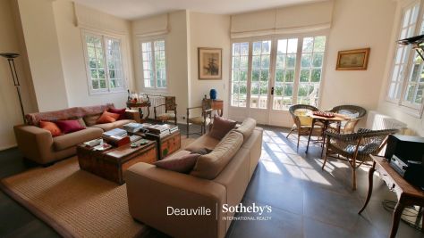 villa 12 Rooms for sale on DEAUVILLE (14800) Sale Villa Deauville 12 Rooms 450 m²