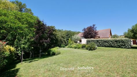 house 7 Rooms for sale on TROUVILLE SUR MER (14360) Sale House Trouville-sur-Mer 7 Rooms 290 m²