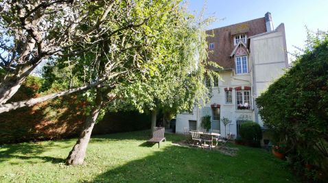 house 7 Rooms for sale on DEAUVILLE (14800) Sale House Deauville 7 Rooms 200 m²