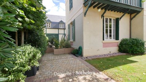 house 10 Rooms for sale on DEAUVILLE (14800) Sale House Deauville 10 Rooms 362 m²