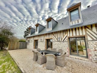 house 6 Rooms for seasonal rent on CRICQUEBOEUF (14113)