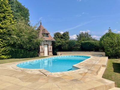 maison 8 Pièces en vente sur PONT L EVEQUE (14130) Vente Maison Pont-l'Évêque 8 Pièces 200 m²