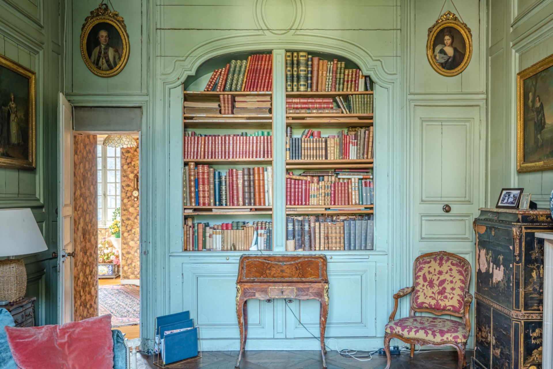 house 15 Rooms for sale on BAYEUX (14400)