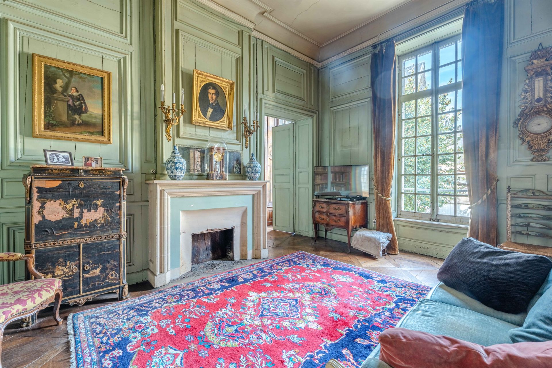 house 15 Rooms for sale on BAYEUX (14400)