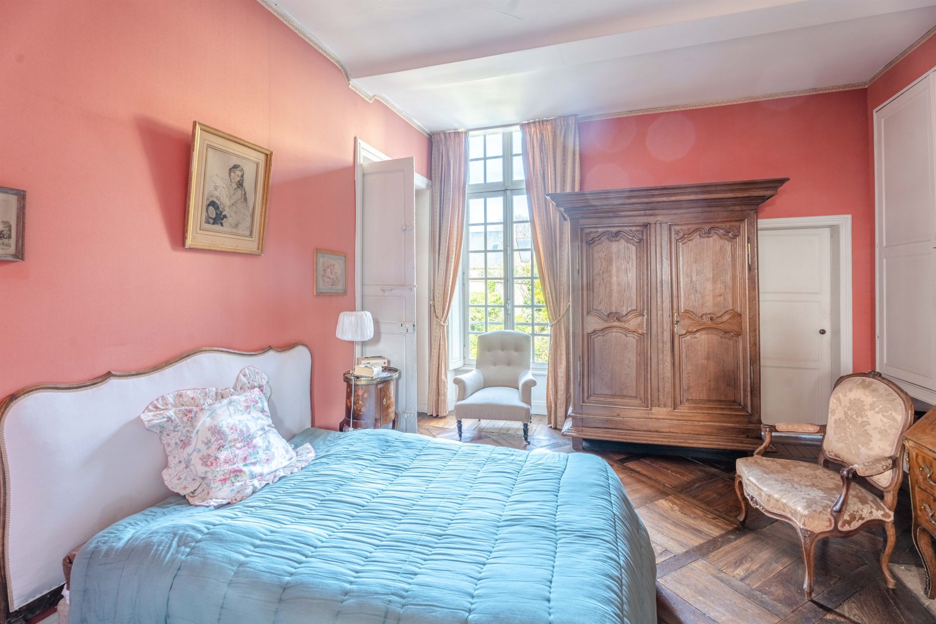 house 15 Rooms for sale on BAYEUX (14400)