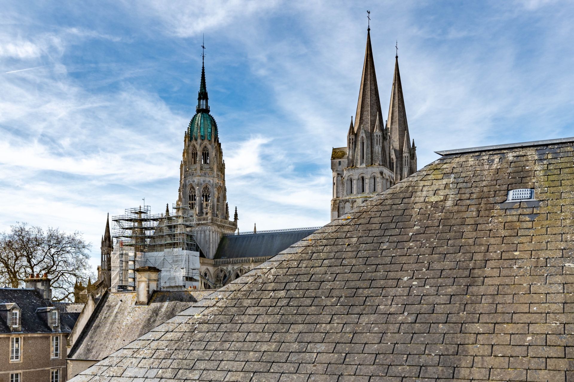 house 15 Rooms for sale on BAYEUX (14400)