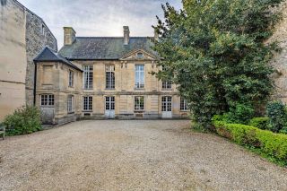 house 15 Rooms for sale on BAYEUX (14400)