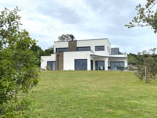 house 6 Rooms for sale on BARNEVILLE CARTERET (50270)