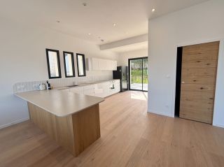 house 8 Rooms for sale on TROUVILLE SUR MER (14360)