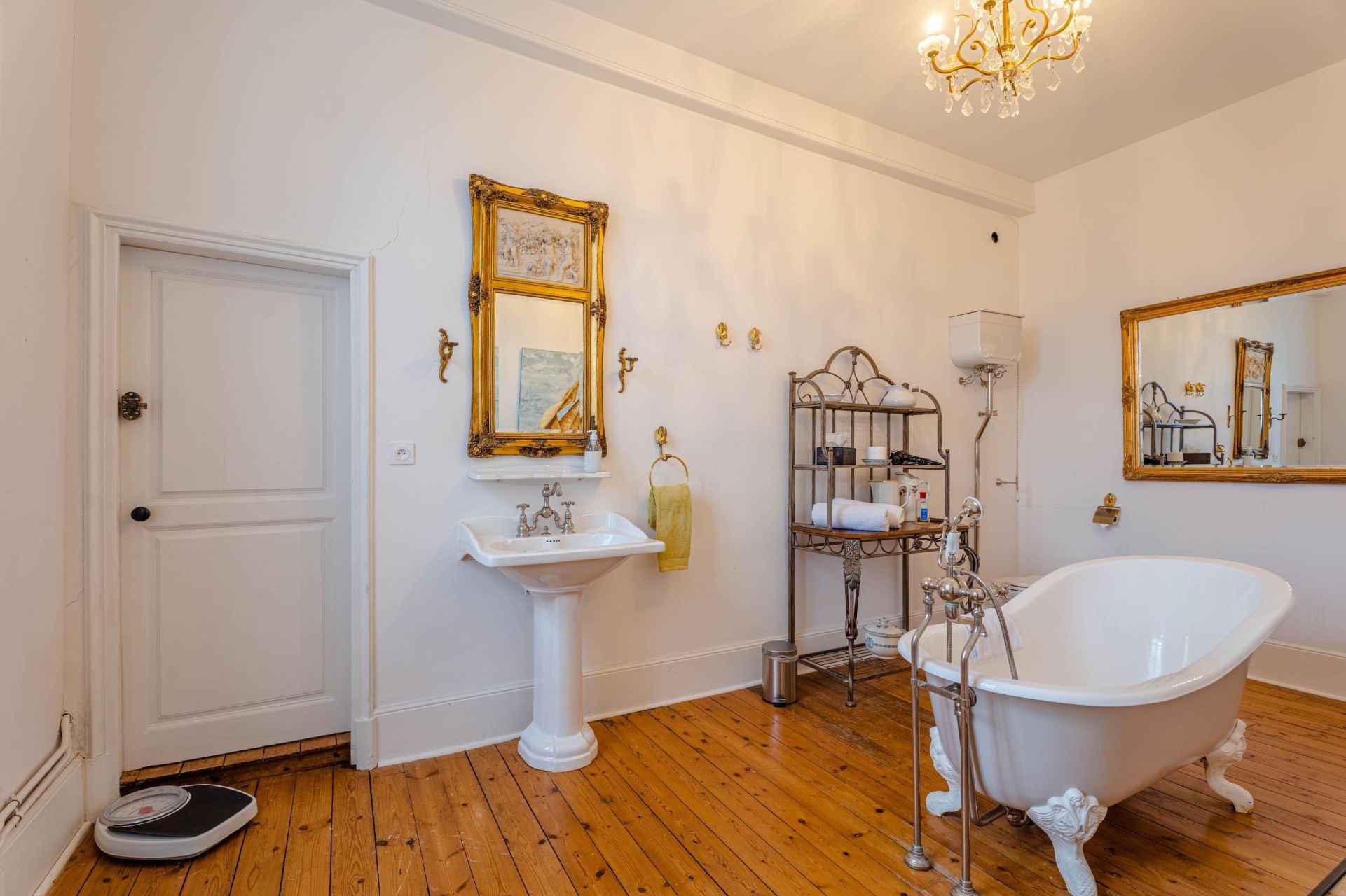 house 17 Rooms for sale on ISIGNY LE BUAT (50540)