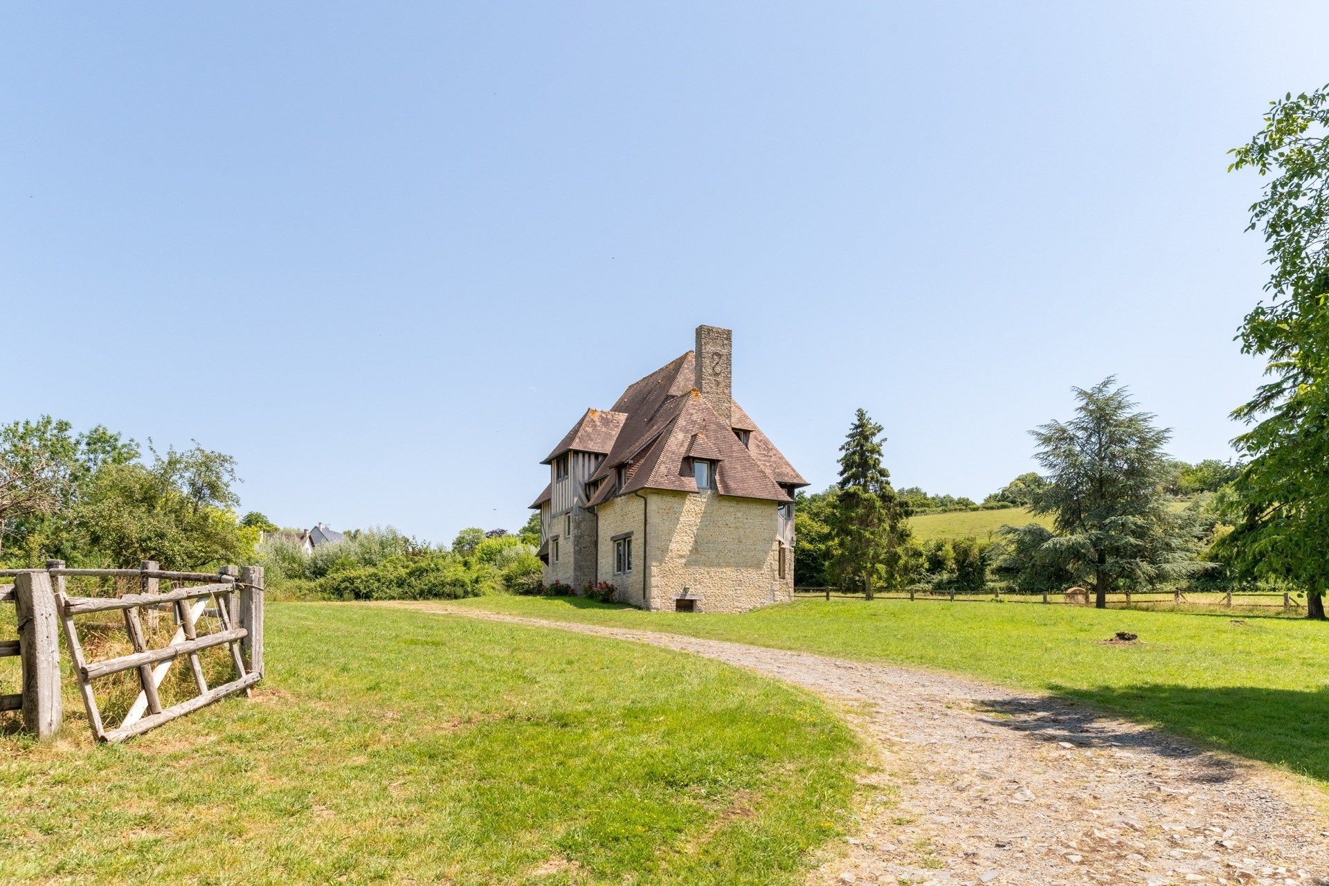 maison 8 Pièces en vente sur BEAUMONT EN AUGE (14950)