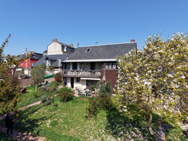 house 5 Rooms for sale on TROUVILLE SUR MER (14360)