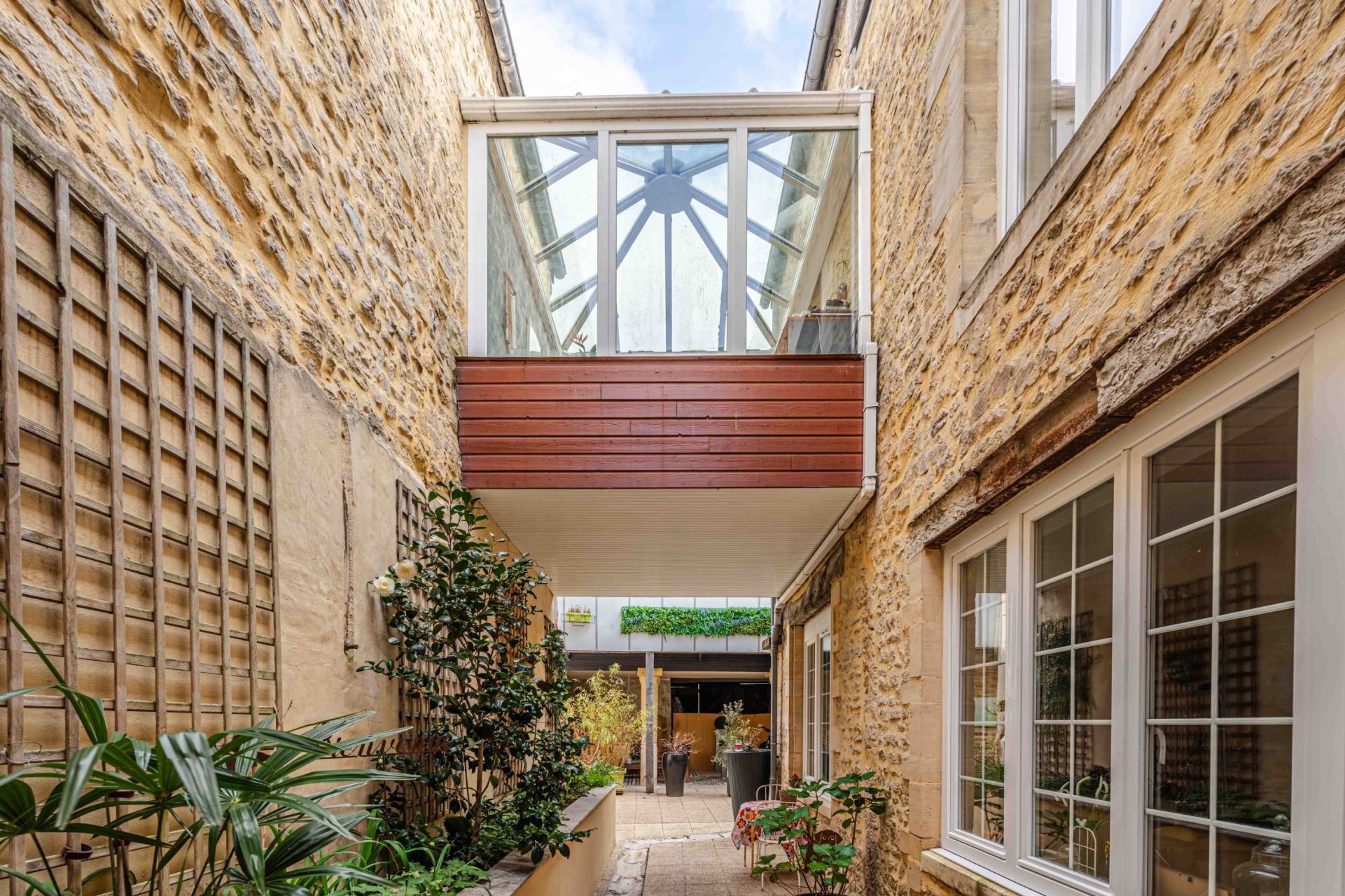 house 15 Rooms for sale on BAYEUX (14400)