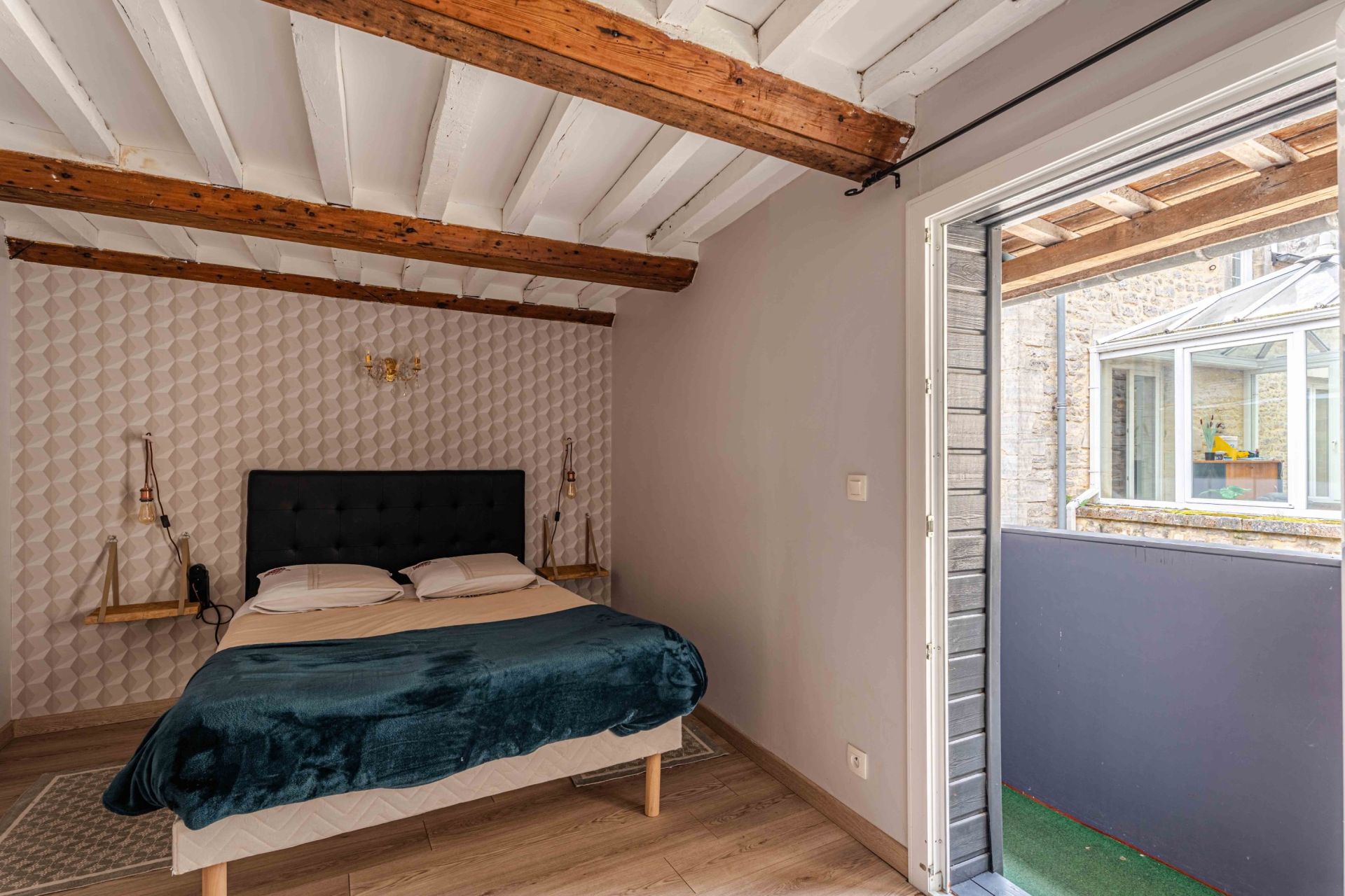 house 15 Rooms for sale on BAYEUX (14400)