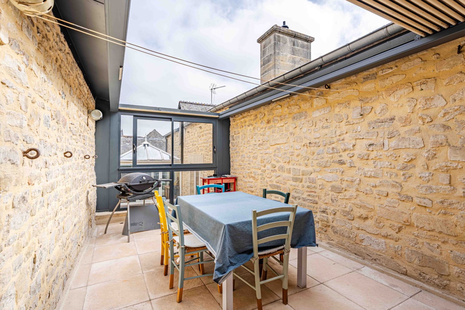 house 15 Rooms for sale on BAYEUX (14400)