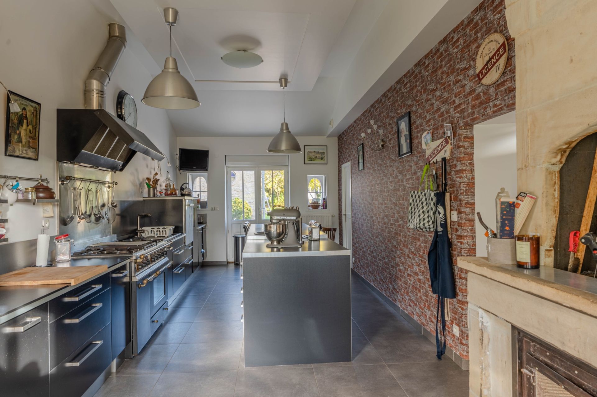 house 6 Rooms for sale on BAYEUX (14400)