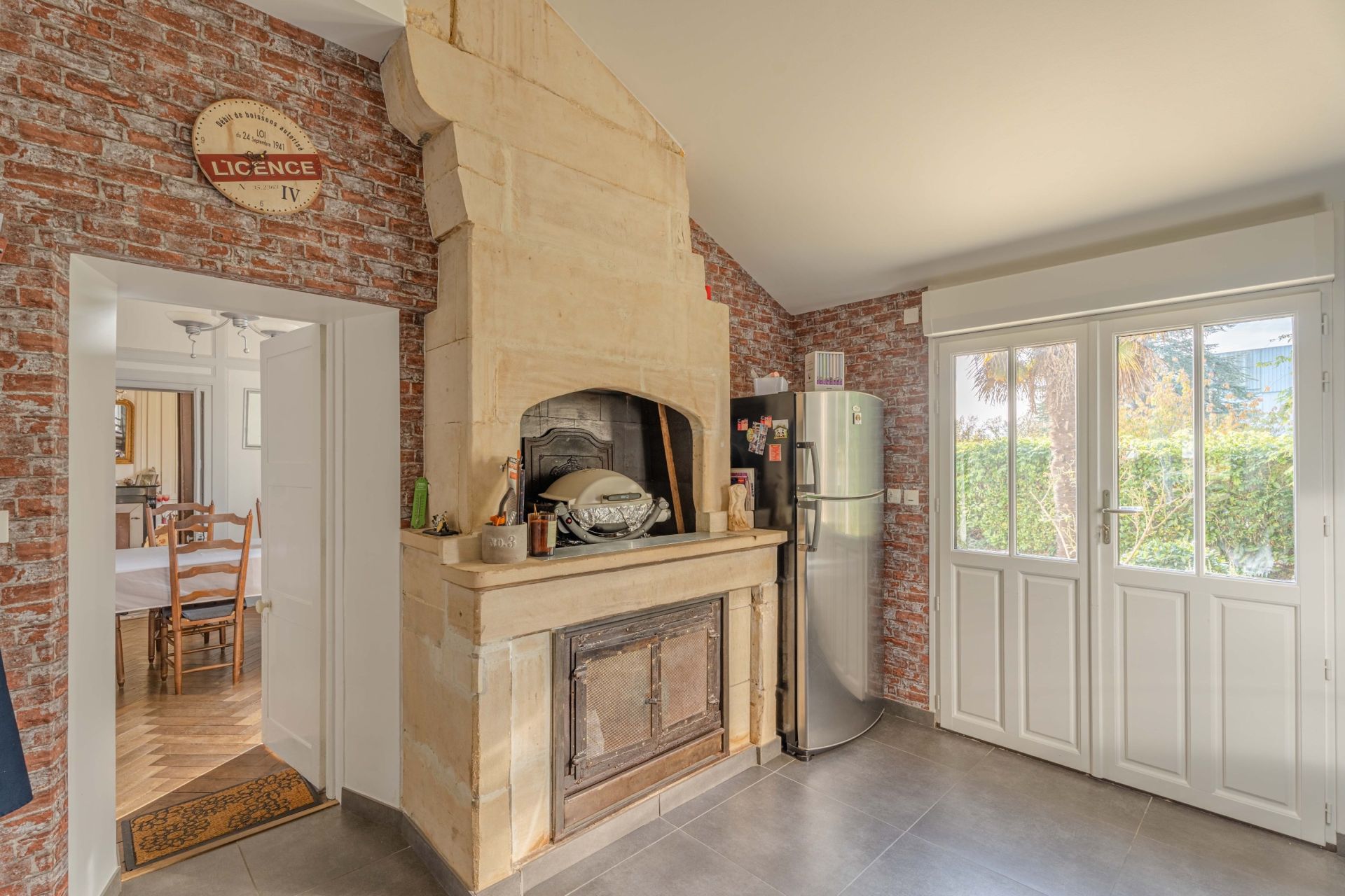 house 6 Rooms for sale on BAYEUX (14400)