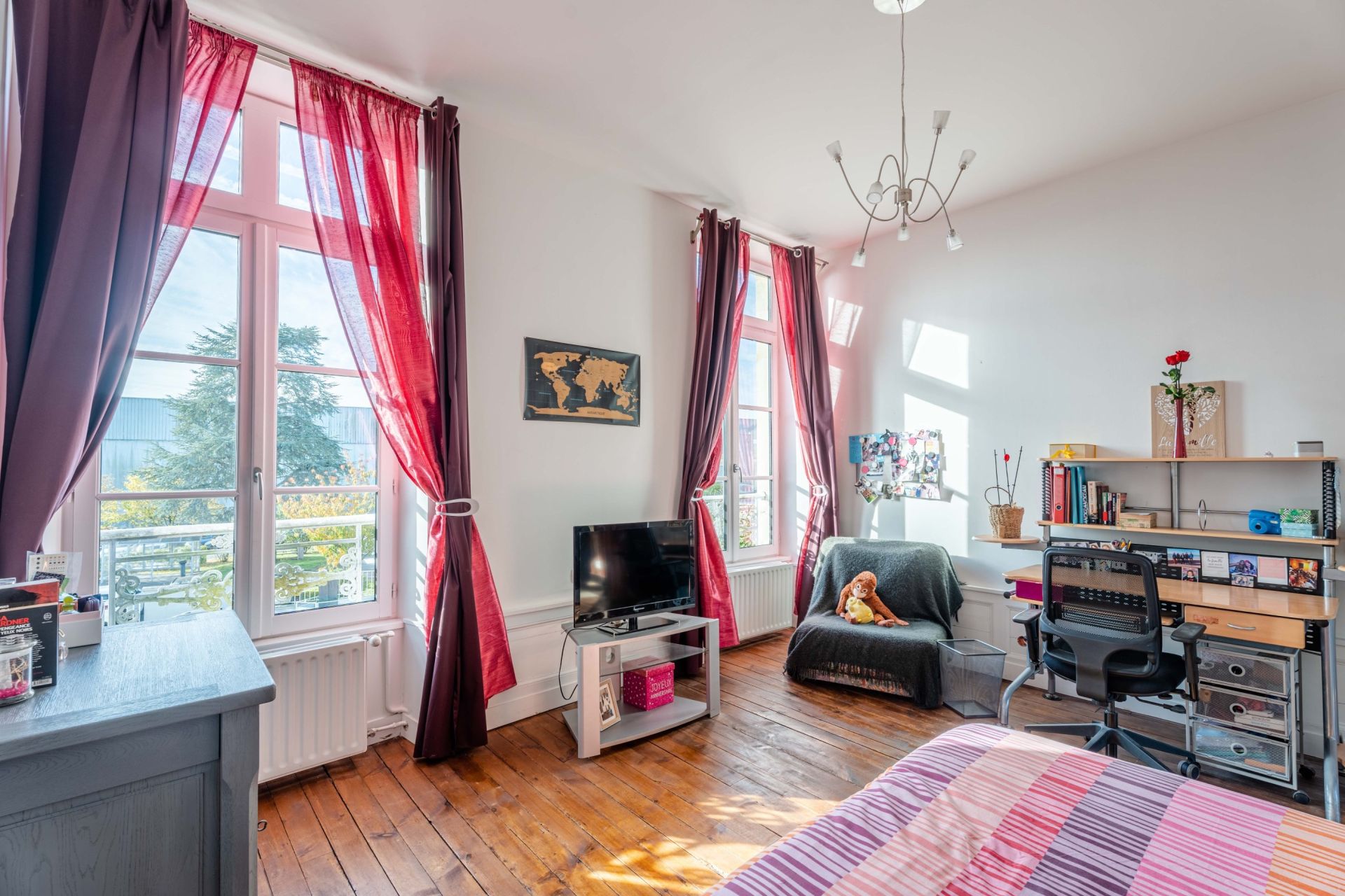 house 6 Rooms for sale on BAYEUX (14400)