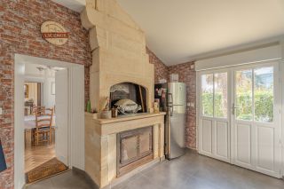 house 6 Rooms for sale on BAYEUX (14400)