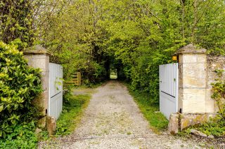 house 17 Rooms for sale on BAYEUX (14400)