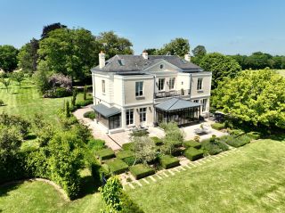 maison 9 Pièces en location saisonnière sur EQUEMAUVILLE (14600)