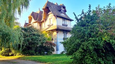 Norman house 9 Rooms for sale on PONT L EVEQUE (14130)