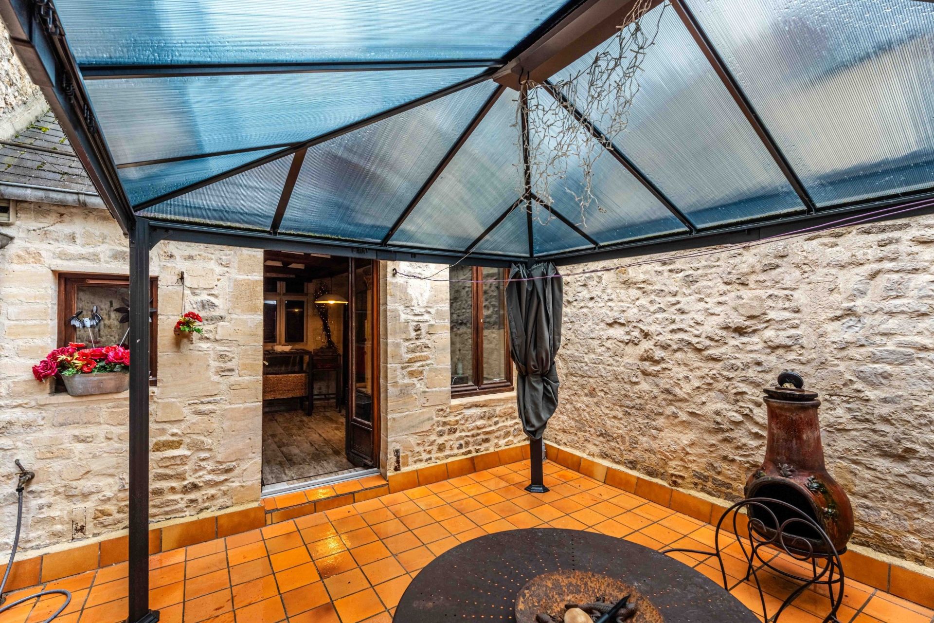 house 9 Rooms for sale on BAYEUX (14400)