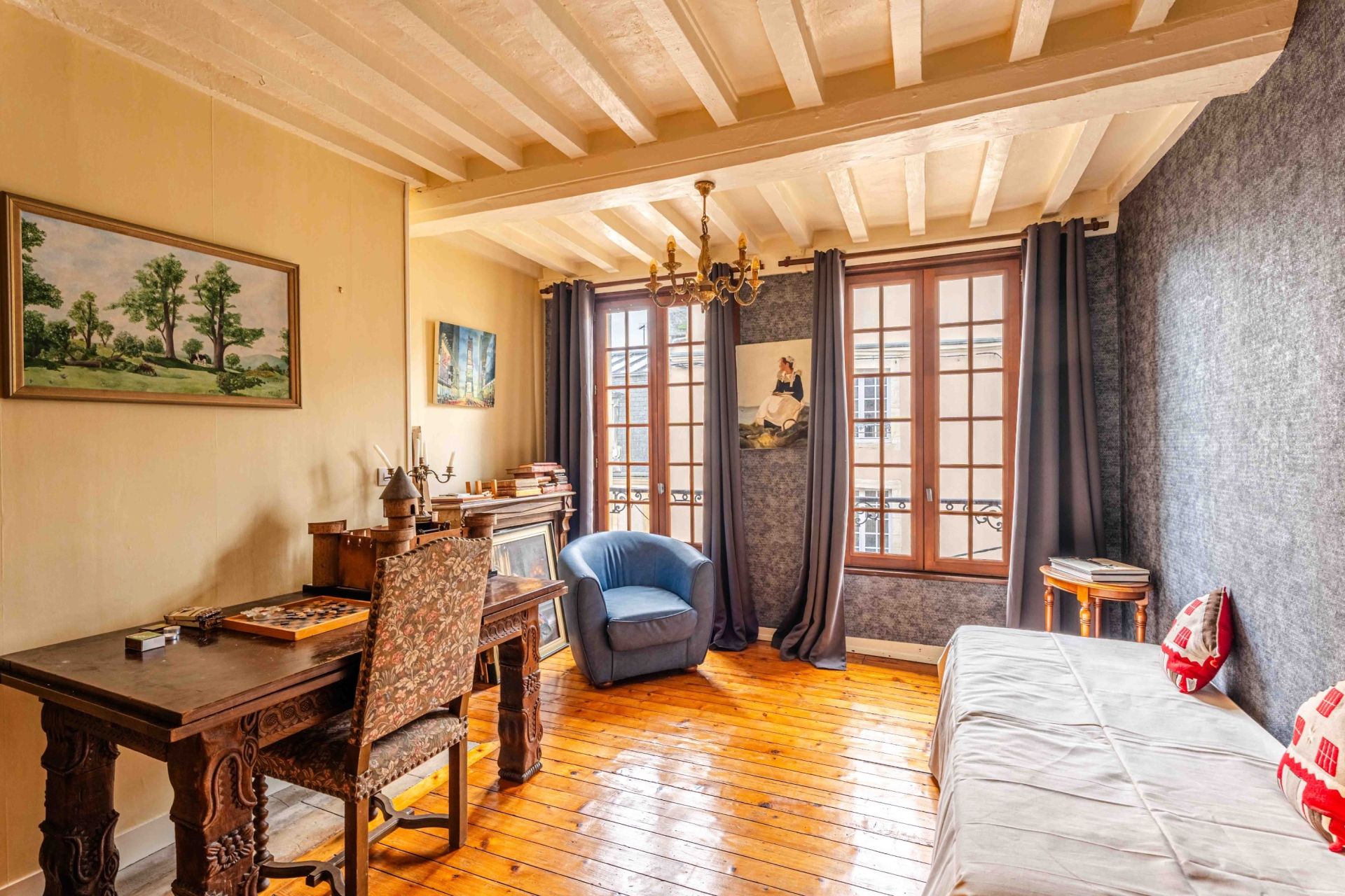 house 9 Rooms for sale on BAYEUX (14400)