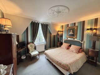 house 12 Rooms for sale on TOURGEVILLE (14800)