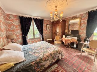 house 12 Rooms for sale on TOURGEVILLE (14800)