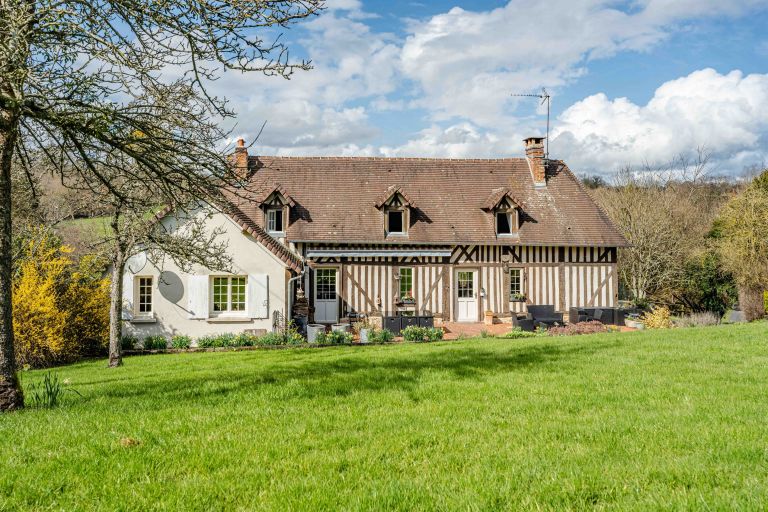 house 6 Rooms for sale on ST MARTIN DE LA LIEUE (14100)