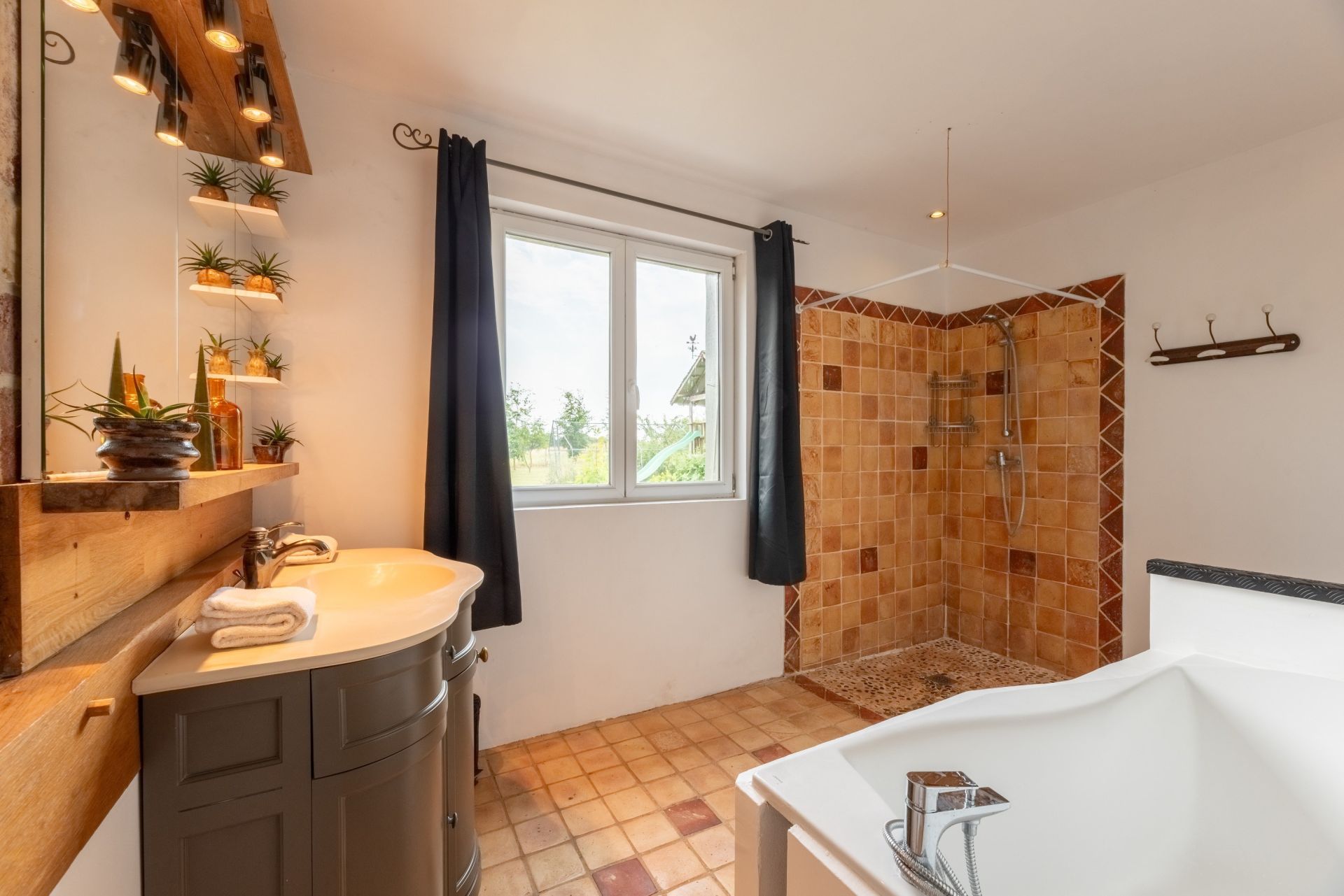 house 7 Rooms for sale on BARENTIN (76360)