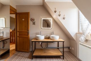 house 7 Rooms for sale on BARENTIN (76360)