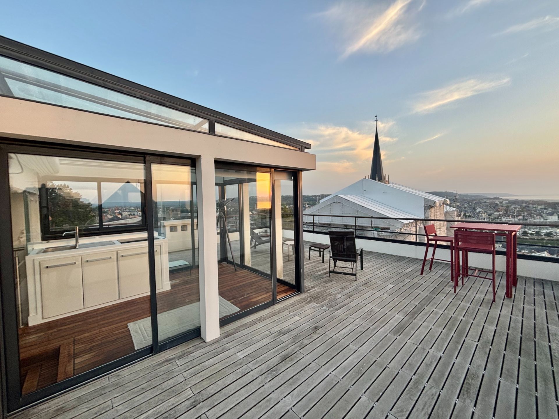 house 9 Rooms for sale on TROUVILLE SUR MER (14360)