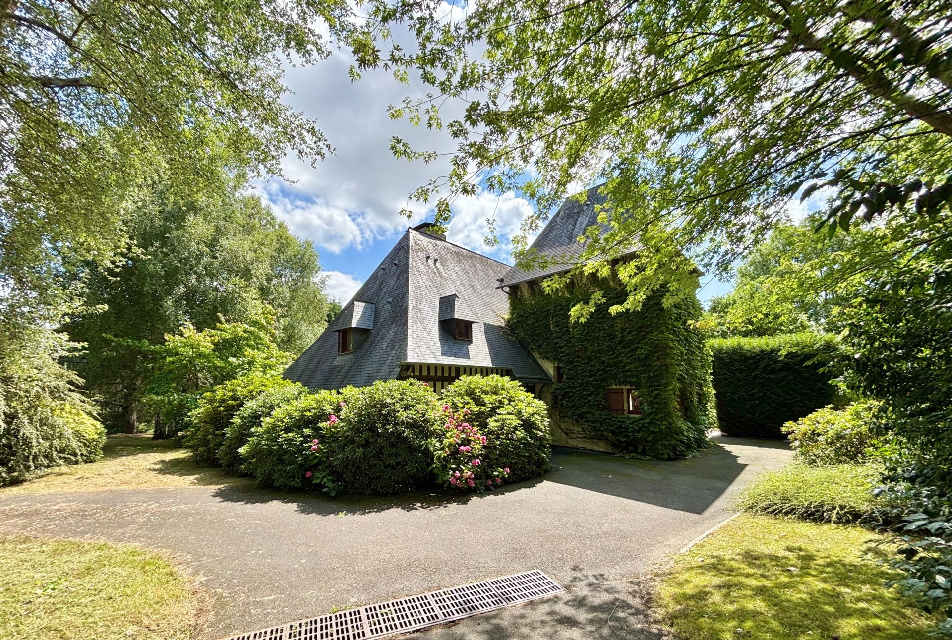 house 10 Rooms for sale on ENGLESQUEVILLE EN AUGE (14800)