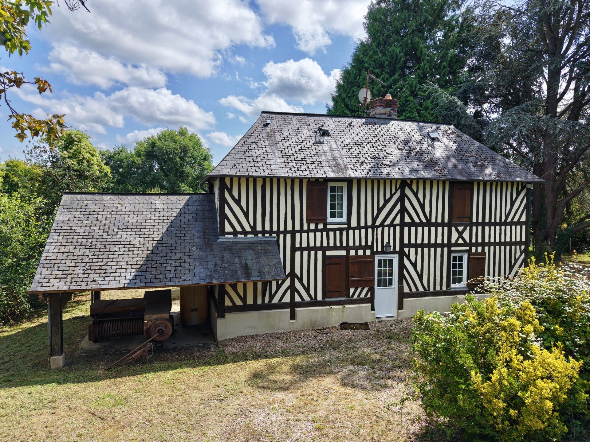 house 10 Rooms for sale on ENGLESQUEVILLE EN AUGE (14800)