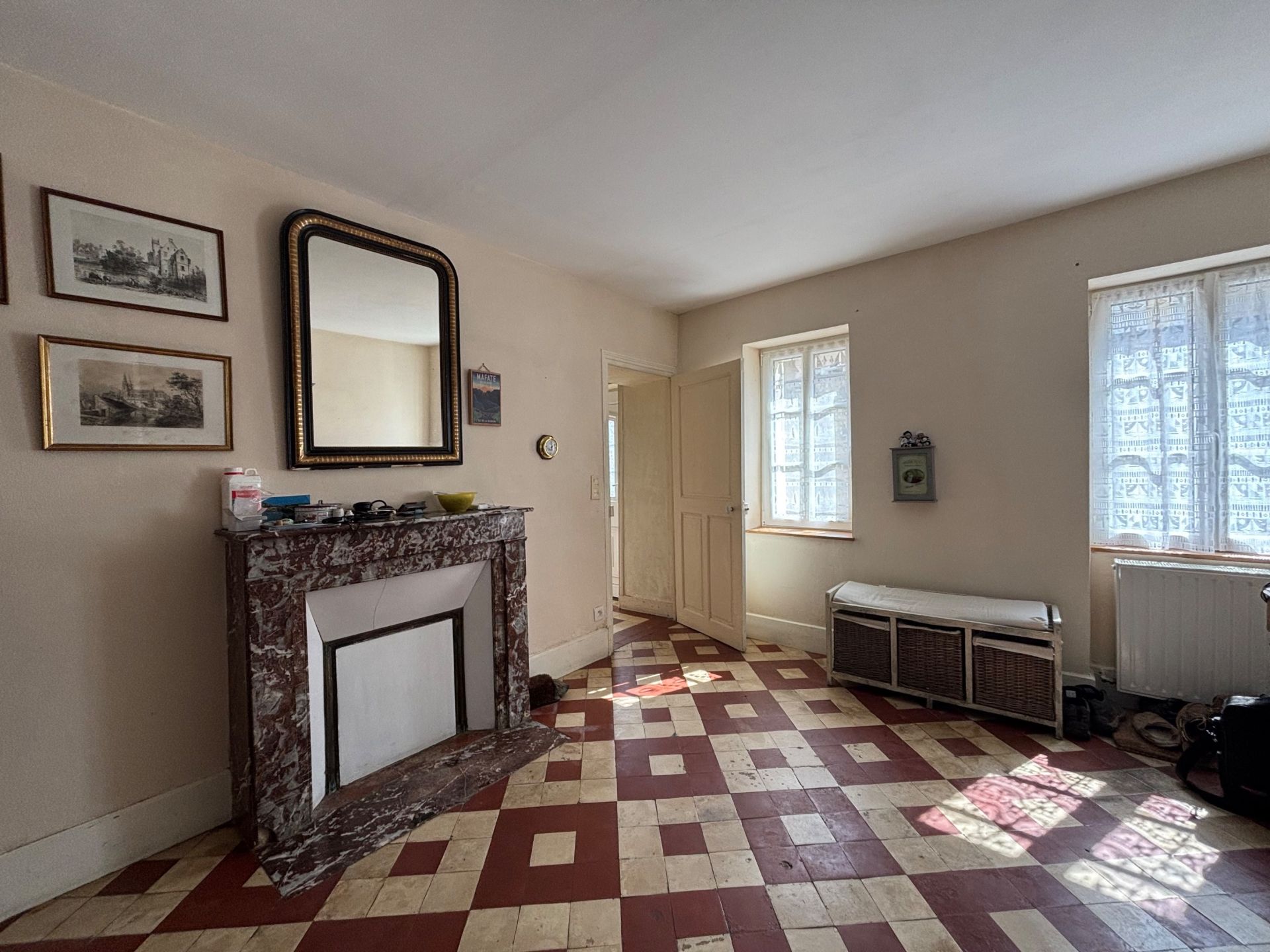 house 9 Rooms for sale on BAYEUX (14400)