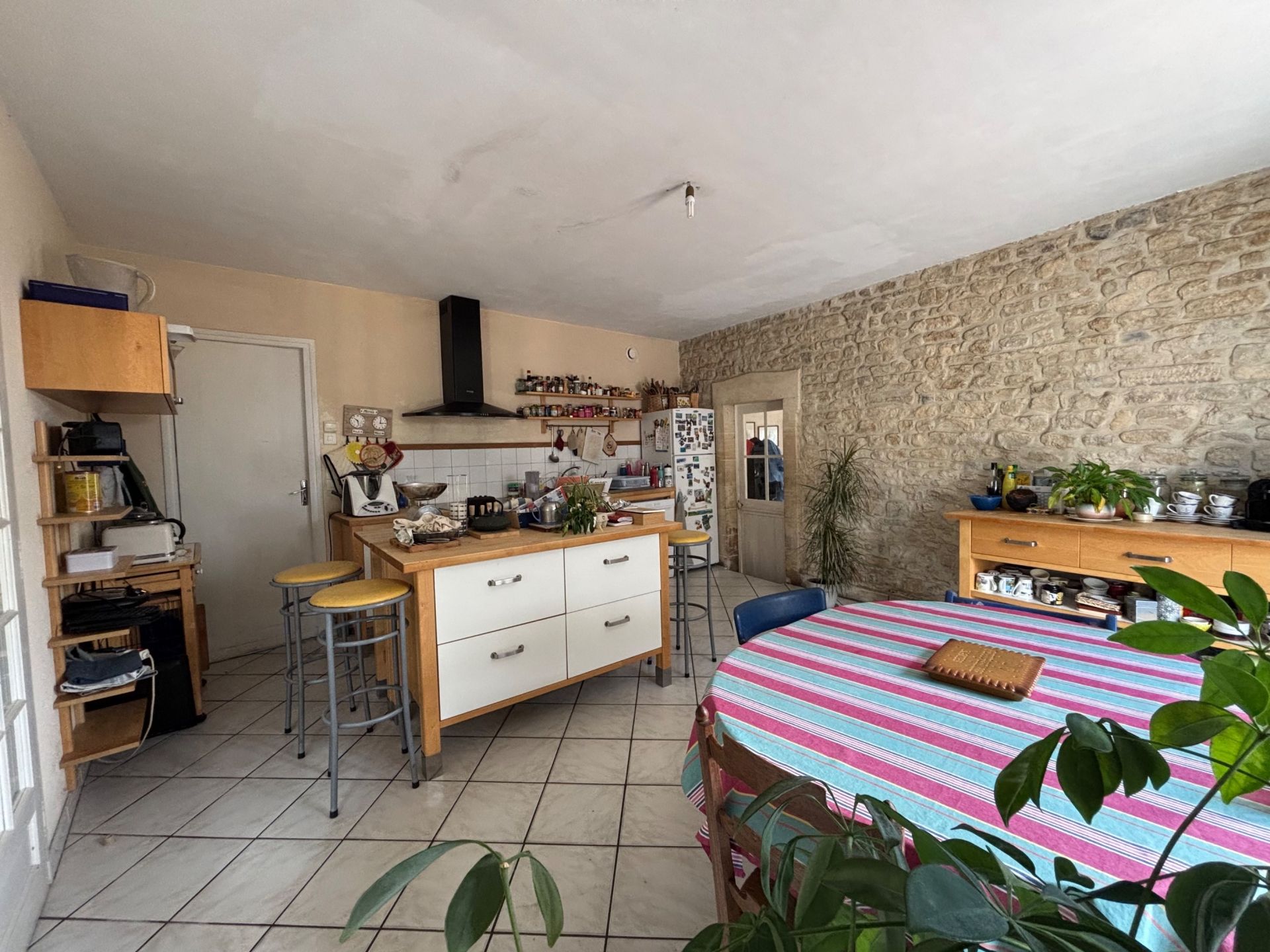 house 9 Rooms for sale on BAYEUX (14400)