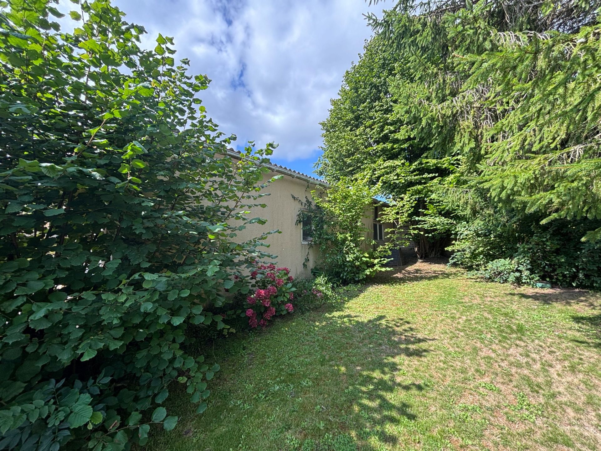 house 9 Rooms for sale on BAYEUX (14400)