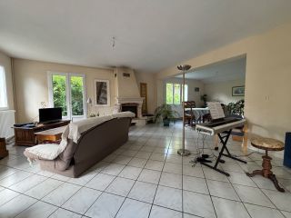 house 9 Rooms for sale on BAYEUX (14400)