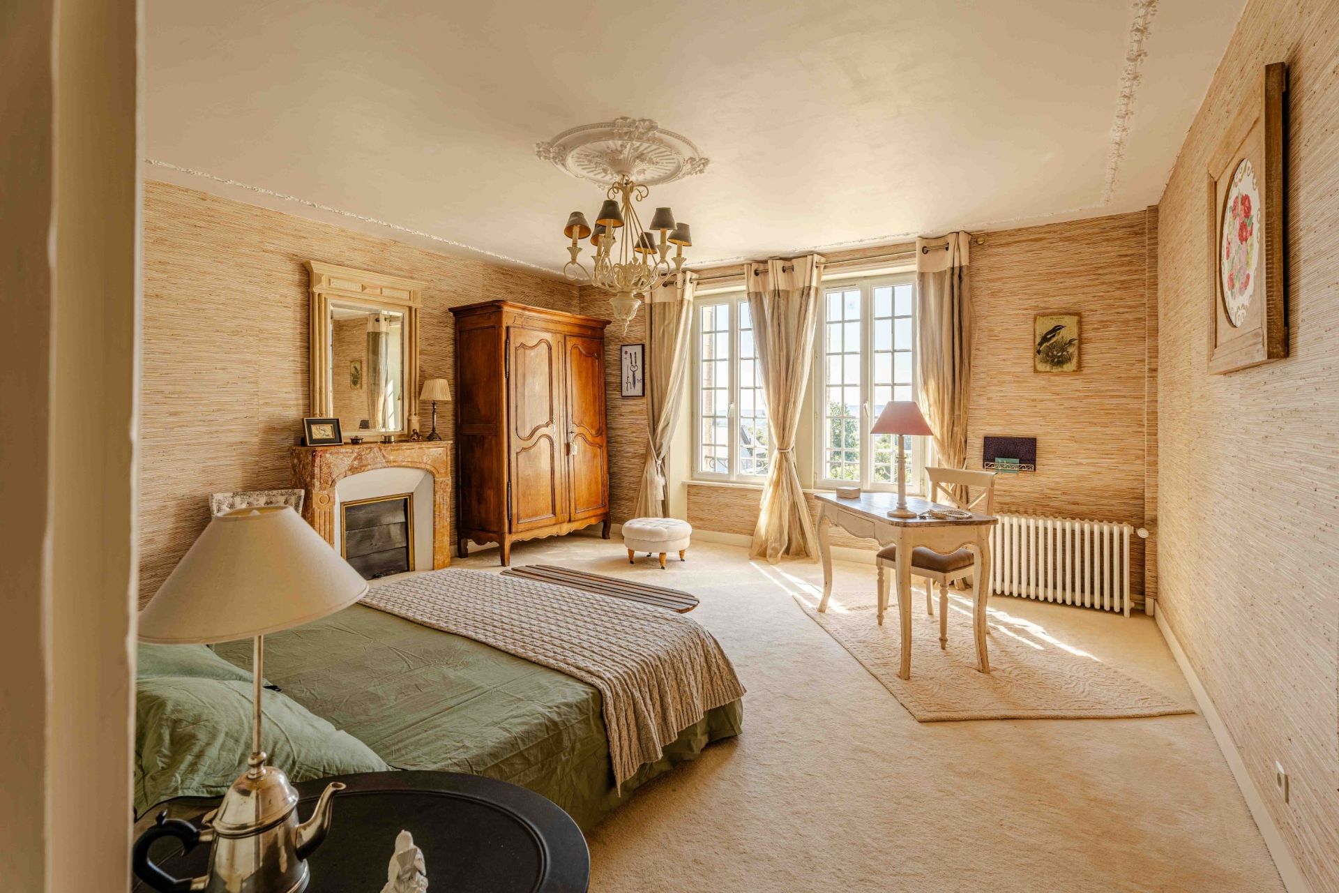 house 11 Rooms for sale on BAYEUX (14400)