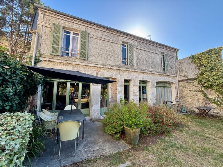 house 6 Rooms for sale on DEAUVILLE (14800)
