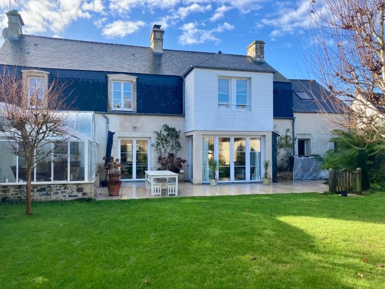 house 6 Rooms for sale on ST VAAST LA HOUGUE (50550)