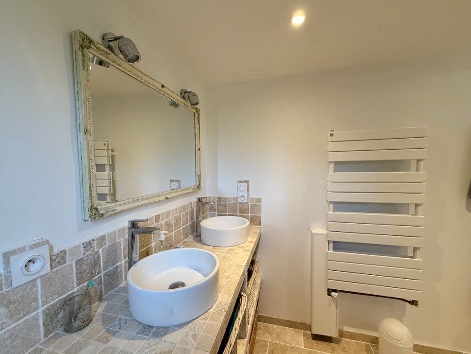 Norman house 8 Rooms for sale on MANNEVILLE LA PIPARD (14130)