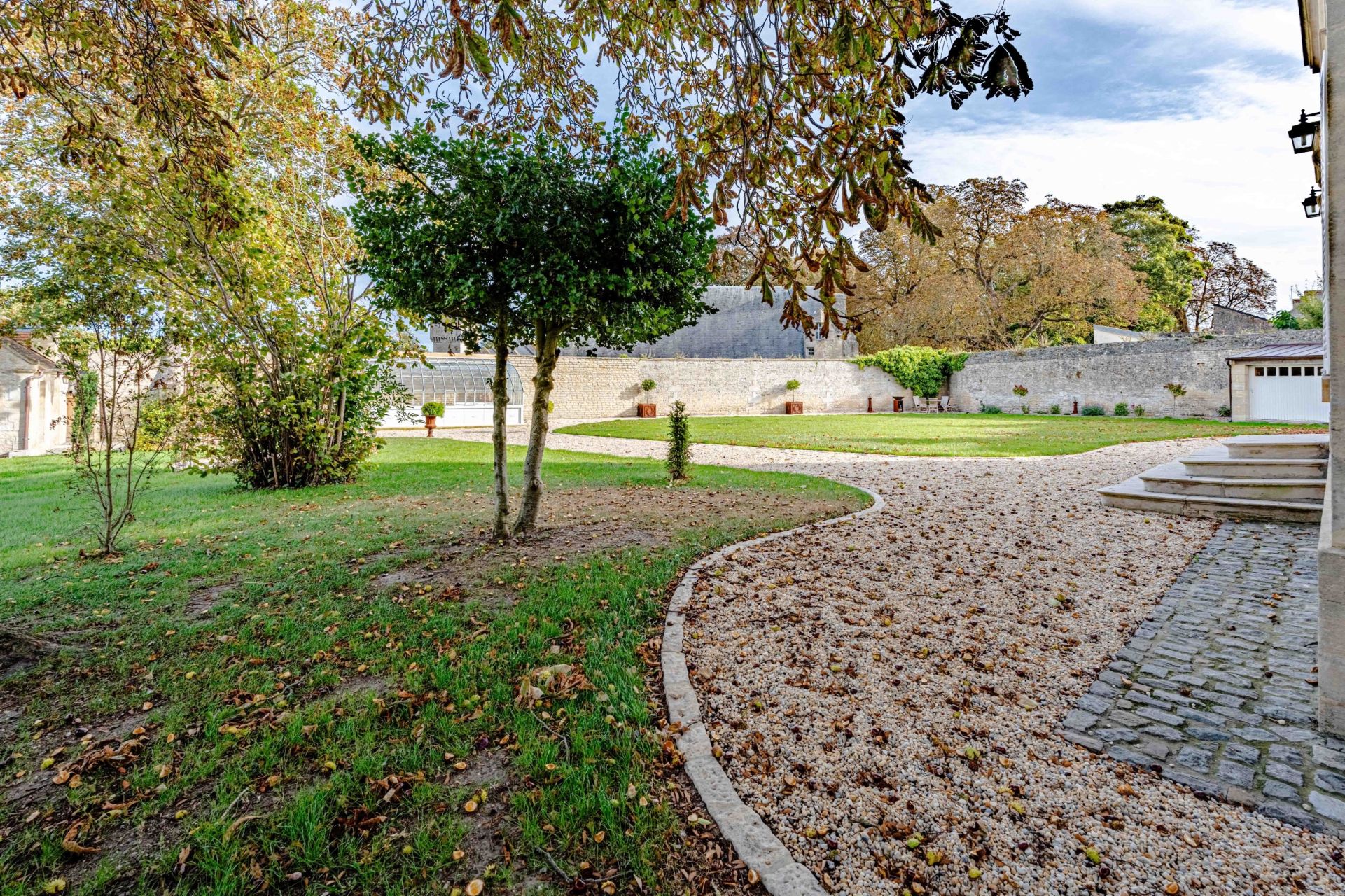 house 12 Rooms for sale on CREULLY (14480)