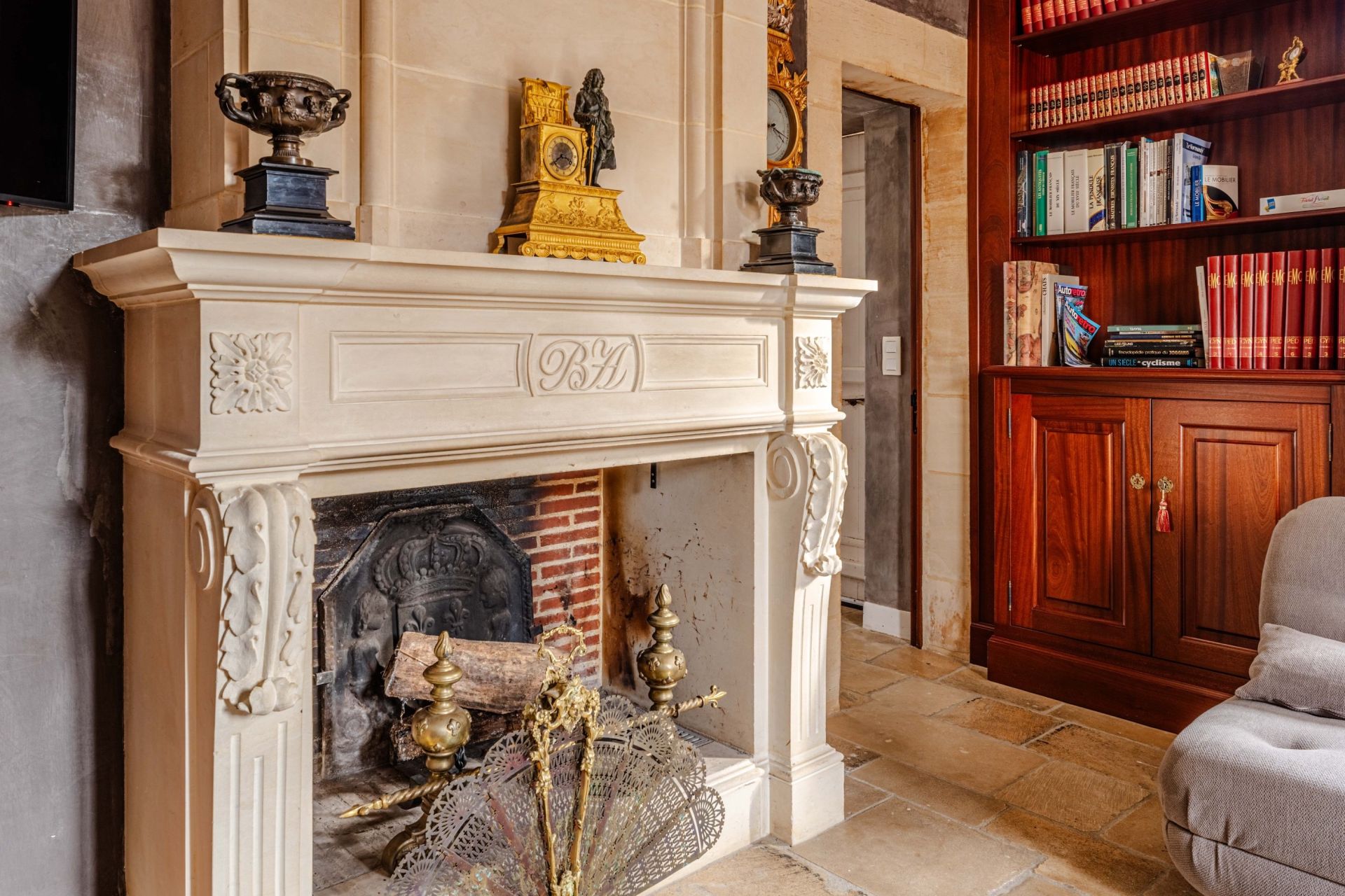 house 12 Rooms for sale on CREULLY (14480)