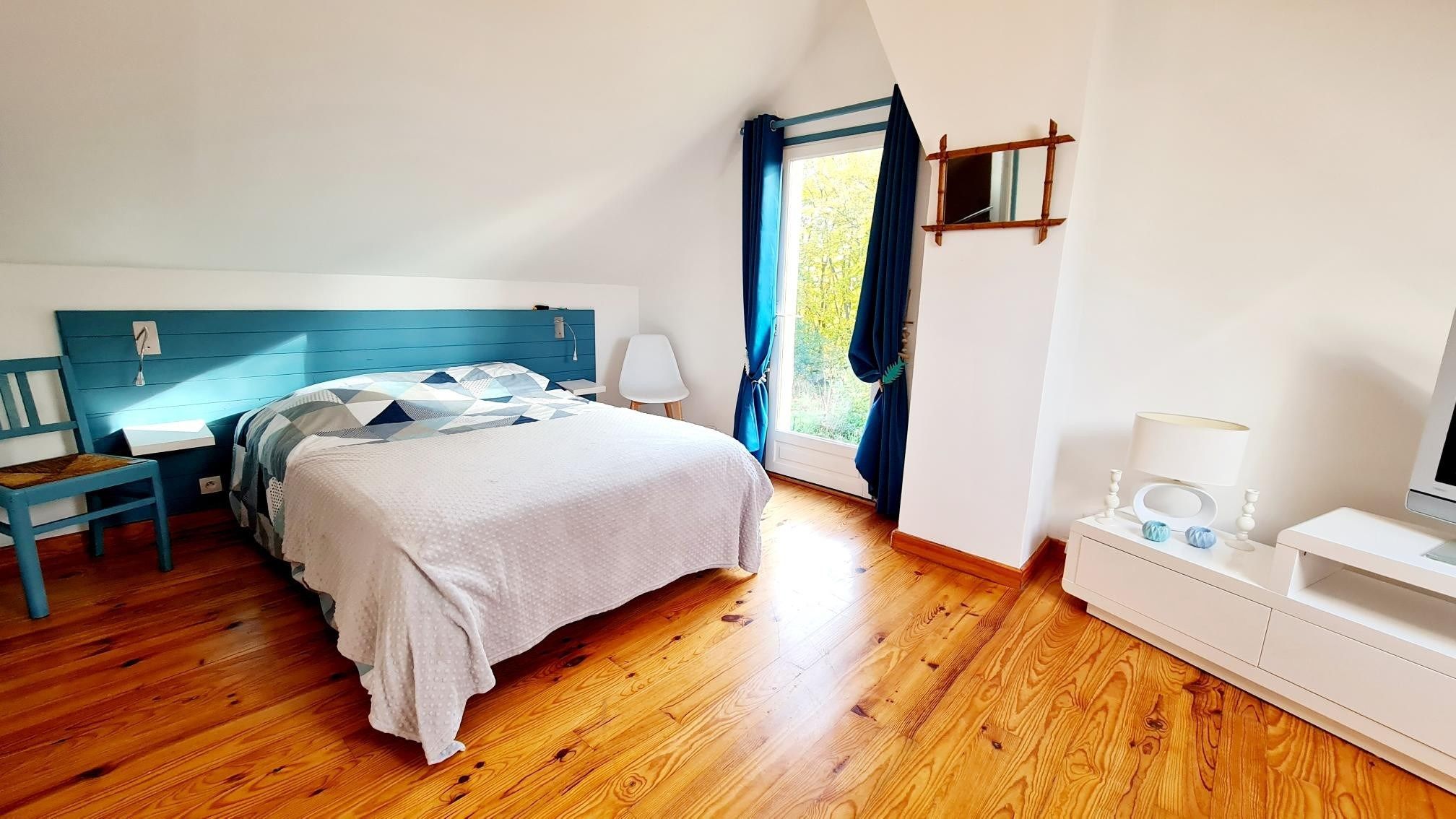 house 6 Rooms for sale on HONFLEUR (14600)