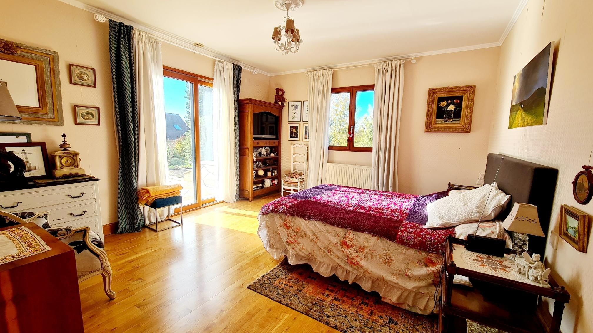 house 8 Rooms for sale on CORMEILLES (27260)